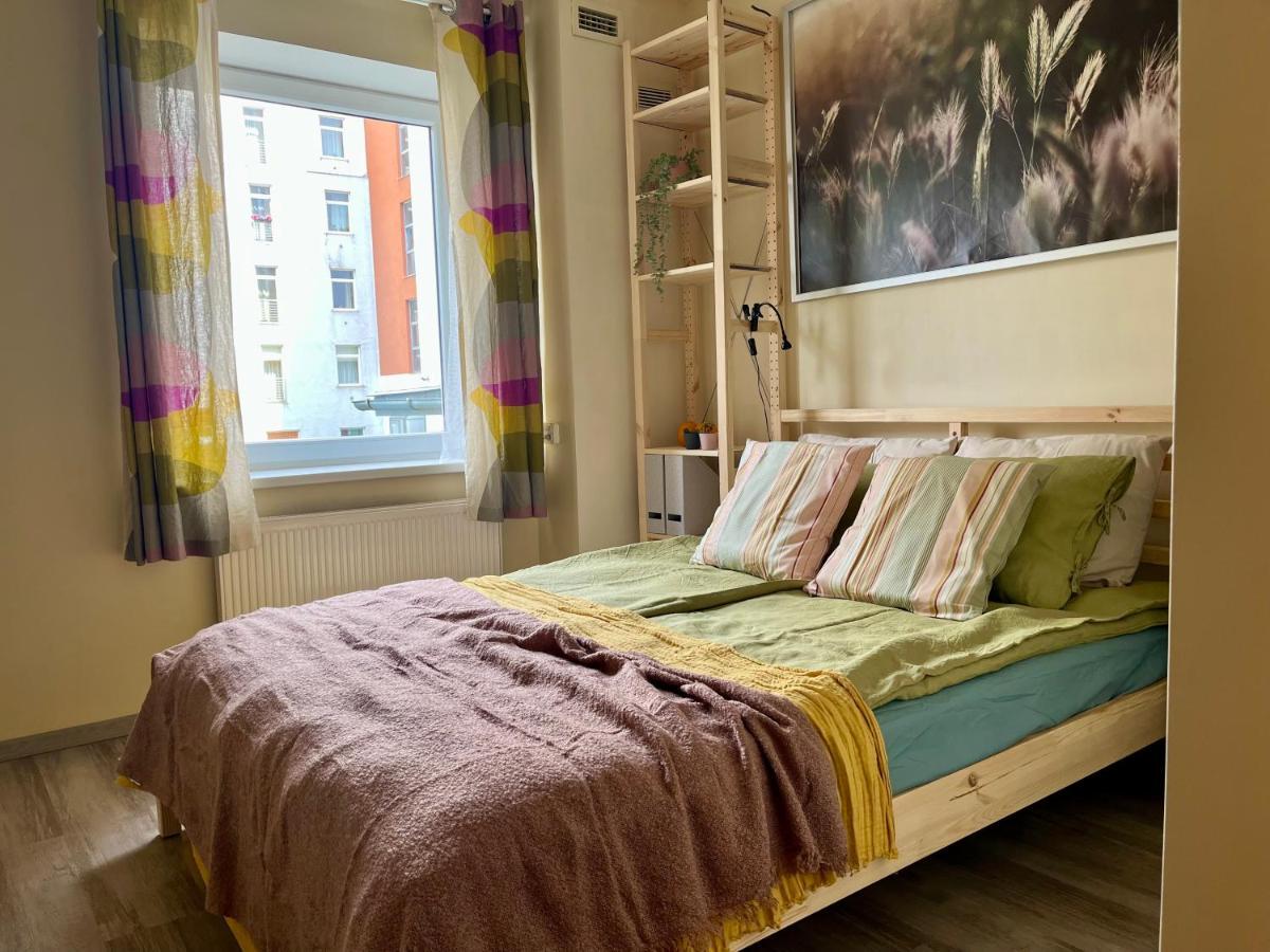 Cozy Vibes Like Home It Is Quiet Apartment With Three Bedrooms Рига Экстерьер фото