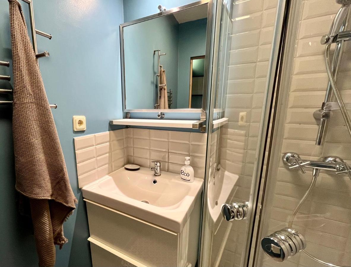 Cozy Vibes Like Home It Is Quiet Apartment With Three Bedrooms Рига Экстерьер фото